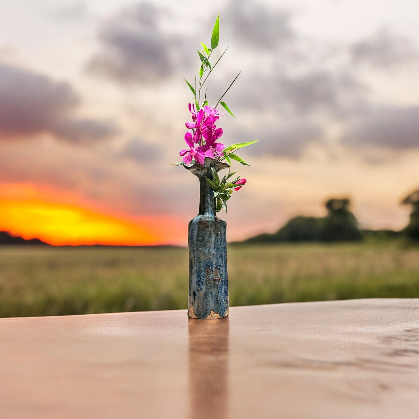 Gokigen(feelin’ good) hand made long neck flower Vase