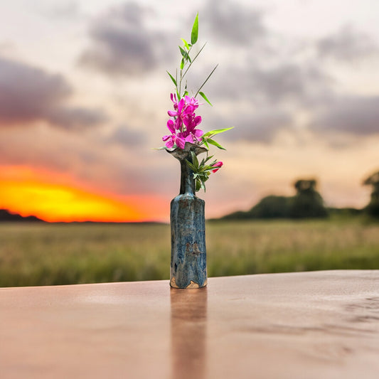 Gokigen(feelin’ good) hand made long neck flower Vase